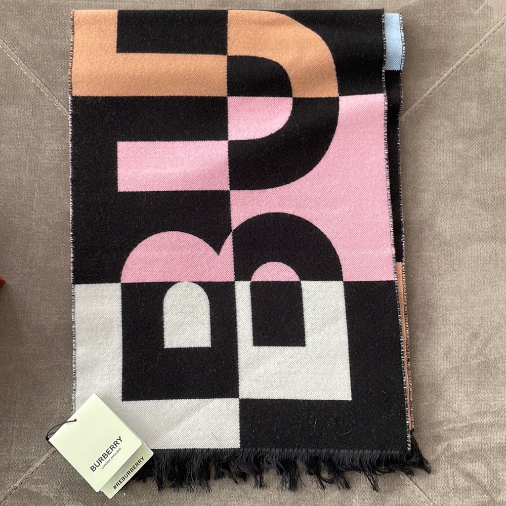 NWT Burberry scarf